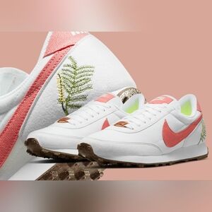 Nike White and Red Casual Sneakers